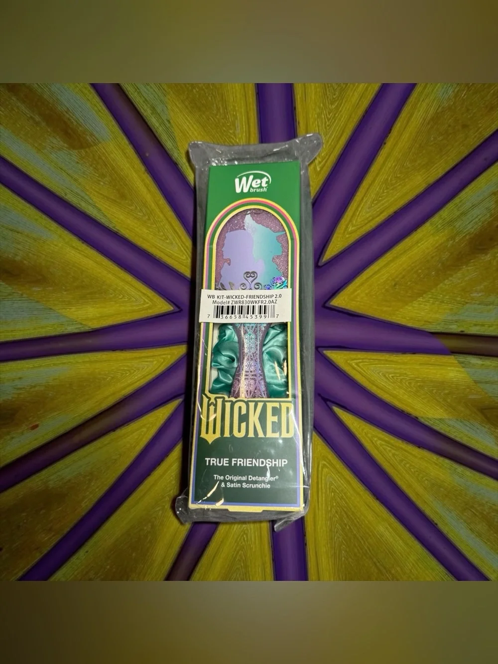 💜💚WET BRUSH💜💚Wicked True Friendship Detangler Brush & Satin Scrunchie/NIP